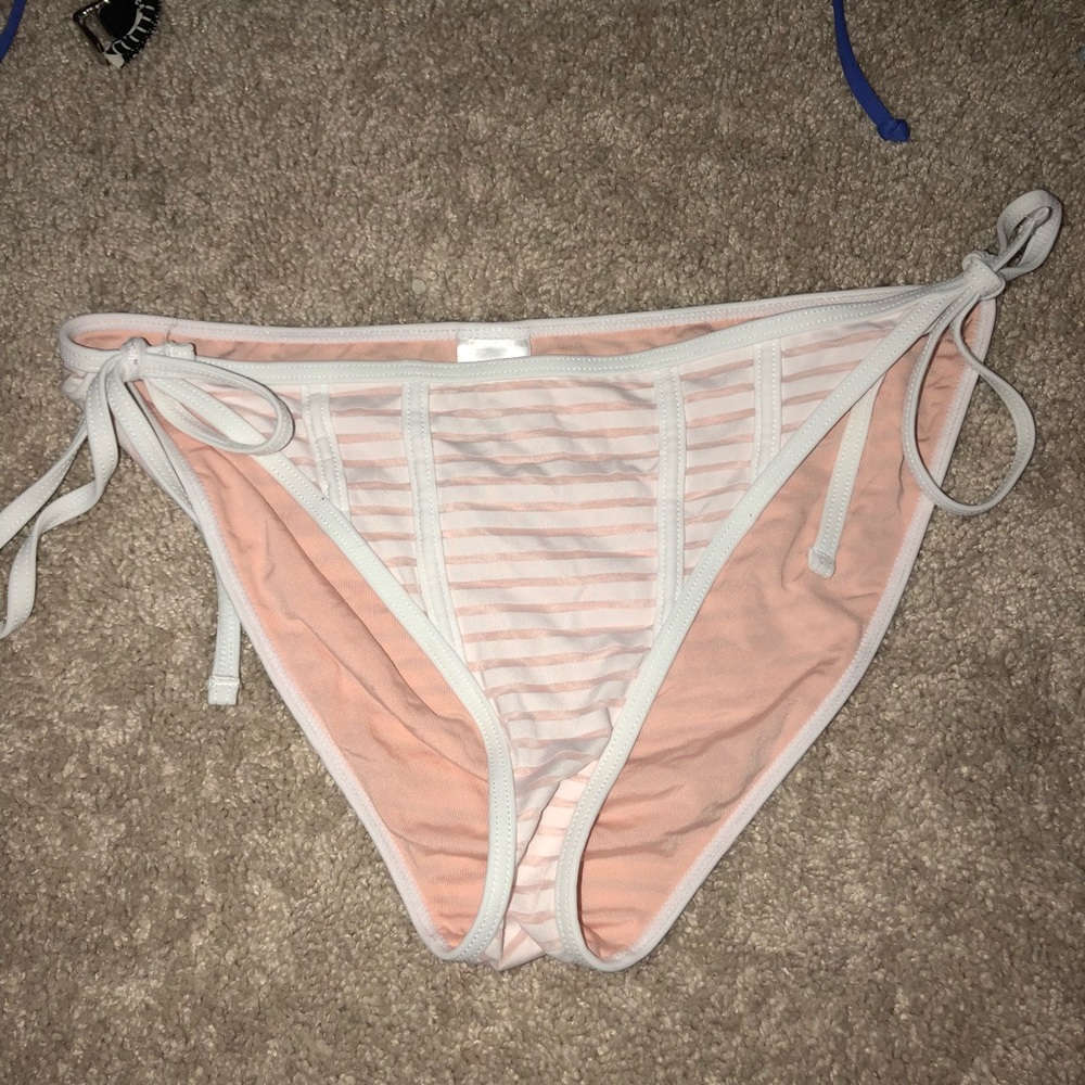 peach and white bikini bottoms
